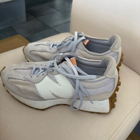 New Balance 327 in Lavender and white, in good condition, Size 10 - Picture 4 of 4